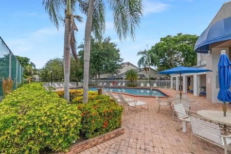 1916 Discovery Circle E Deerfield Beach FL 33442