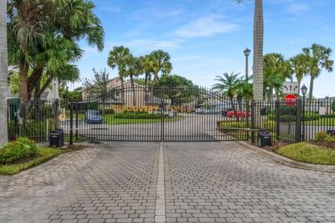 1916 Discovery Circle E Deerfield Beach FL 33442
