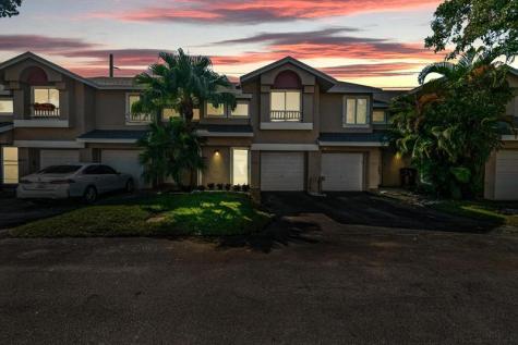 1916 Discovery Circle E Deerfield Beach FL 33442