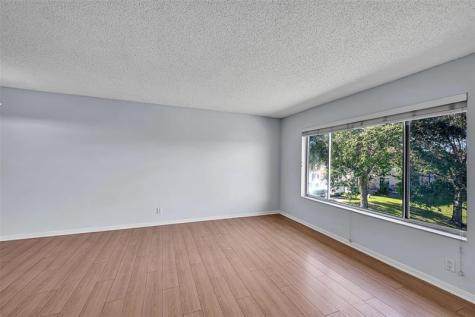 906 Twin Lakes Drive Coral Springs FL 33071