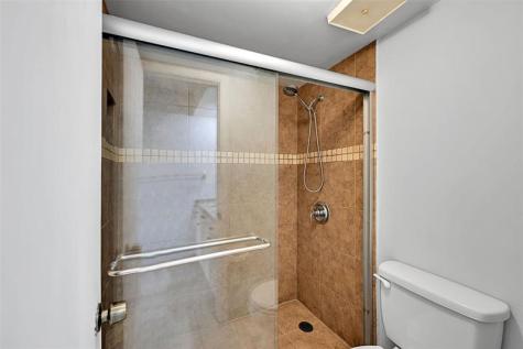 906 Twin Lakes Drive Coral Springs FL 33071