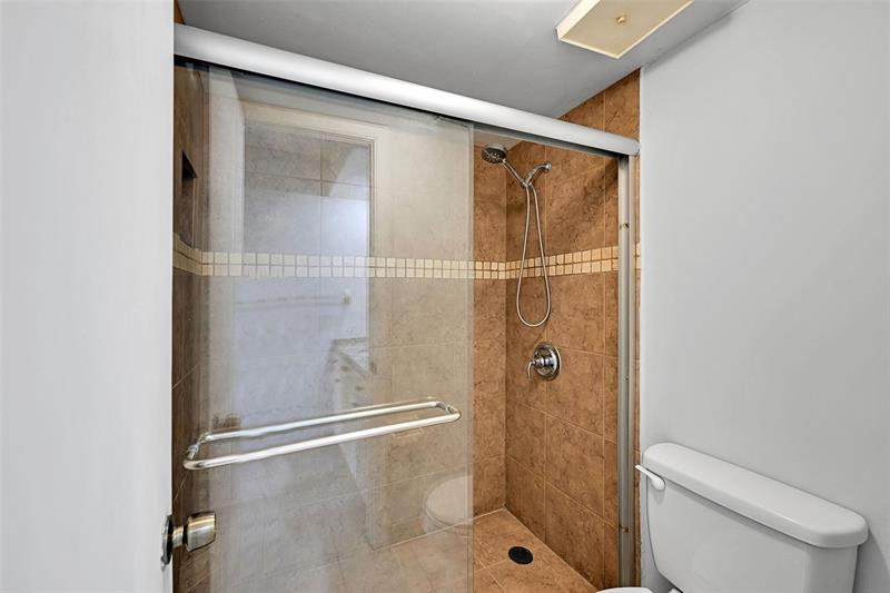 906 Twin Lakes Drive Coral Springs FL 33071