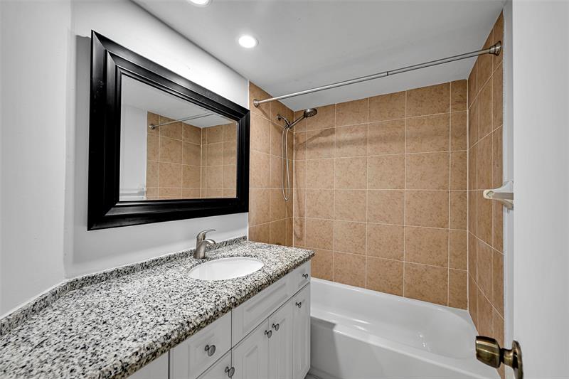 906 Twin Lakes Drive Coral Springs FL 33071