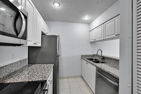 906 Twin Lakes Drive Coral Springs FL 33071