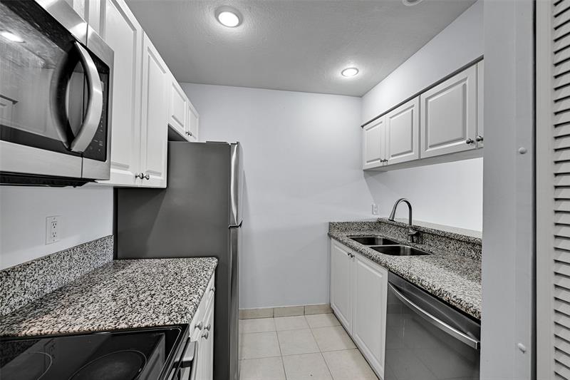 906 Twin Lakes Drive Coral Springs FL 33071