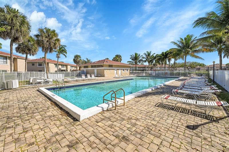 906 Twin Lakes Drive Coral Springs FL 33071