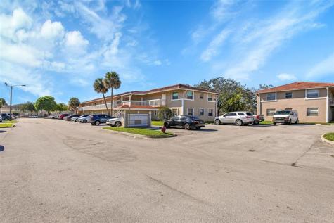 906 Twin Lakes Drive Coral Springs FL 33071