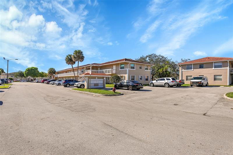 906 Twin Lakes Drive Coral Springs FL 33071