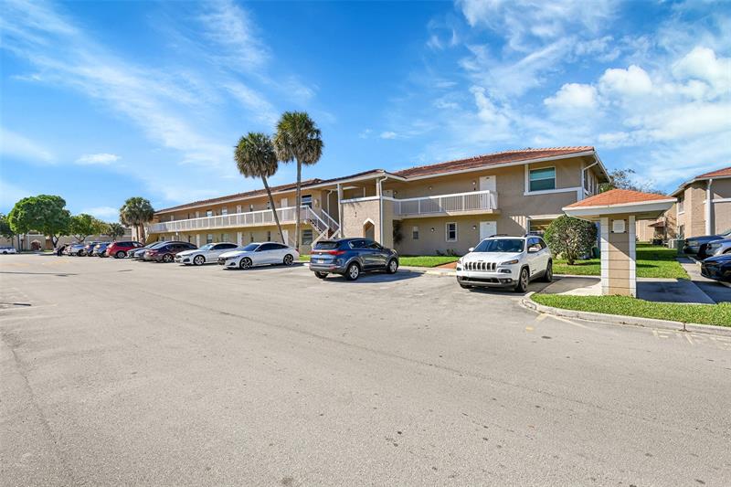 906 Twin Lakes Drive Coral Springs FL 33071