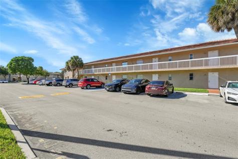 906 Twin Lakes Drive Coral Springs FL 33071