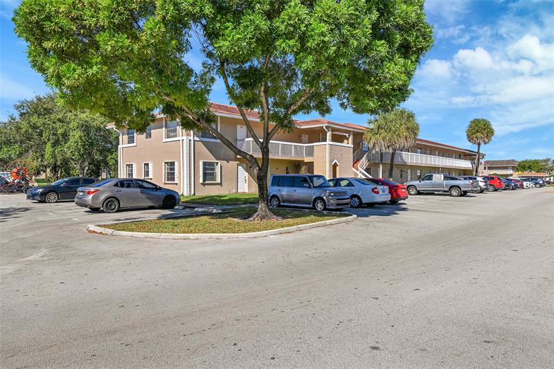 906 Twin Lakes Drive Coral Springs FL 33071