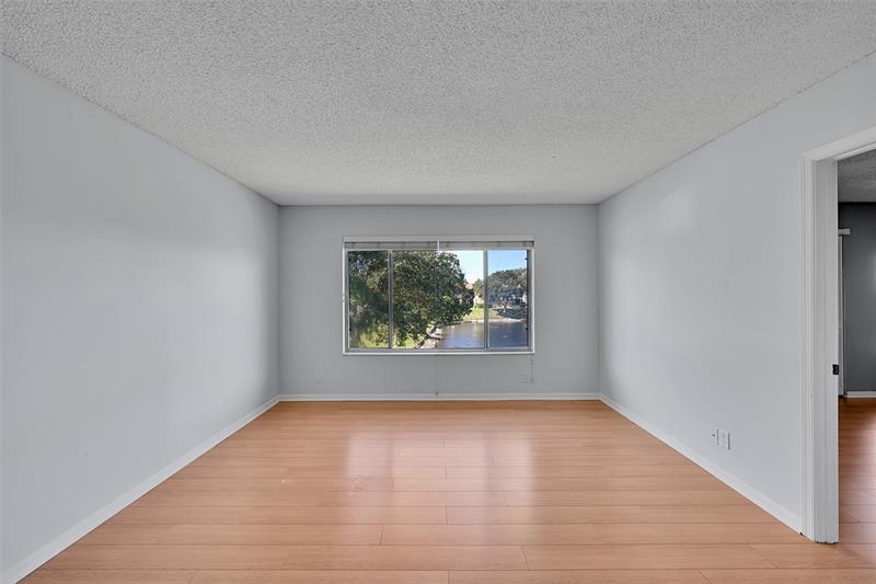 906 Twin Lakes Drive Coral Springs FL 33071