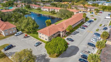 906 Twin Lakes Drive Coral Springs FL 33071