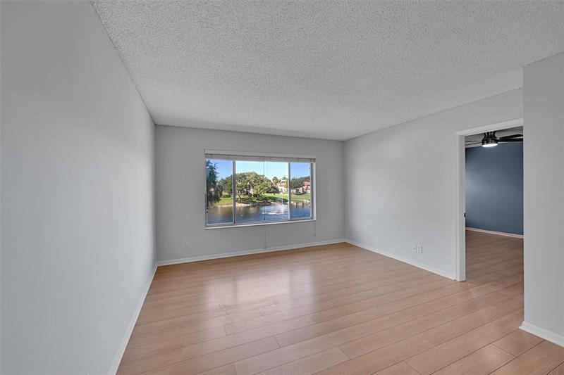 906 Twin Lakes Drive Coral Springs FL 33071