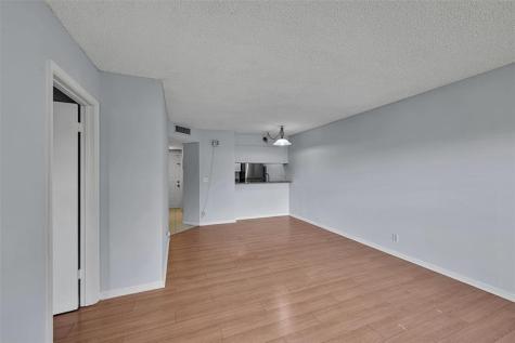 906 Twin Lakes Drive Coral Springs FL 33071