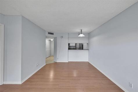 906 Twin Lakes Drive Coral Springs FL 33071