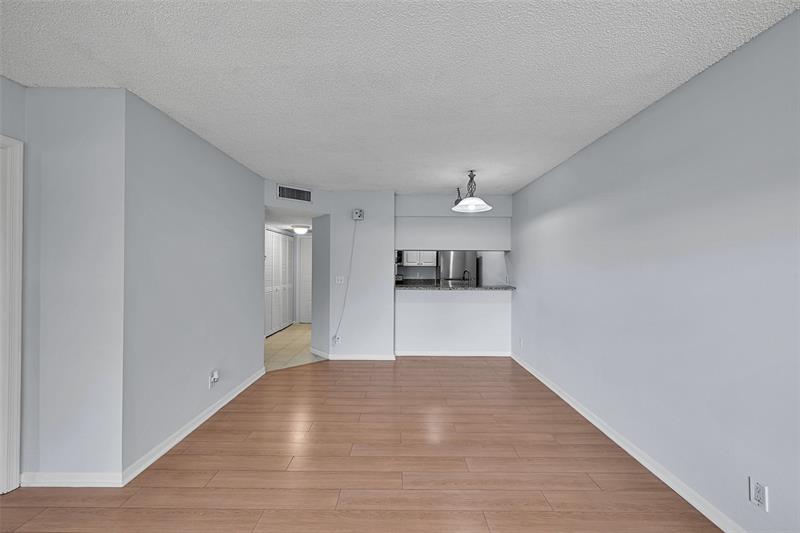 906 Twin Lakes Drive Coral Springs FL 33071