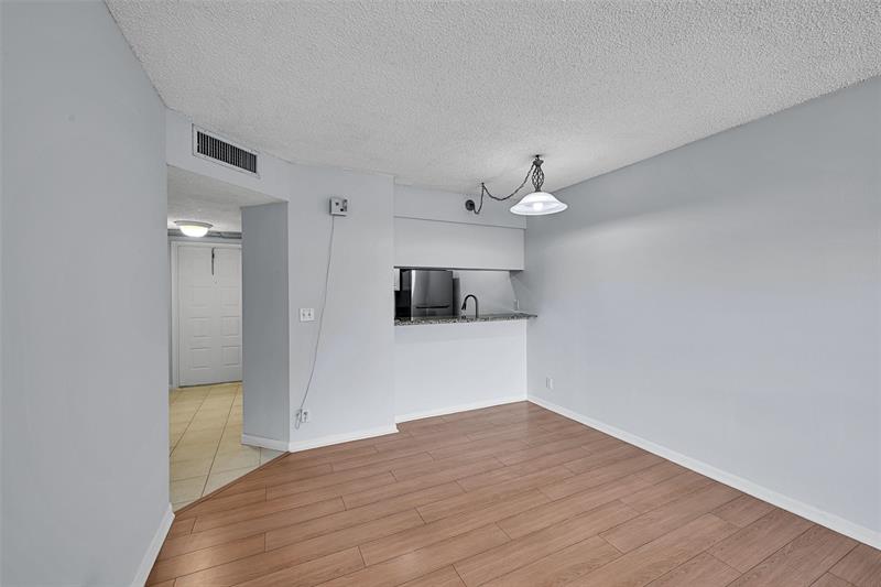 906 Twin Lakes Drive Coral Springs FL 33071