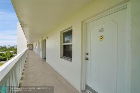 2555 NE 11th Street Fort Lauderdale FL 33304