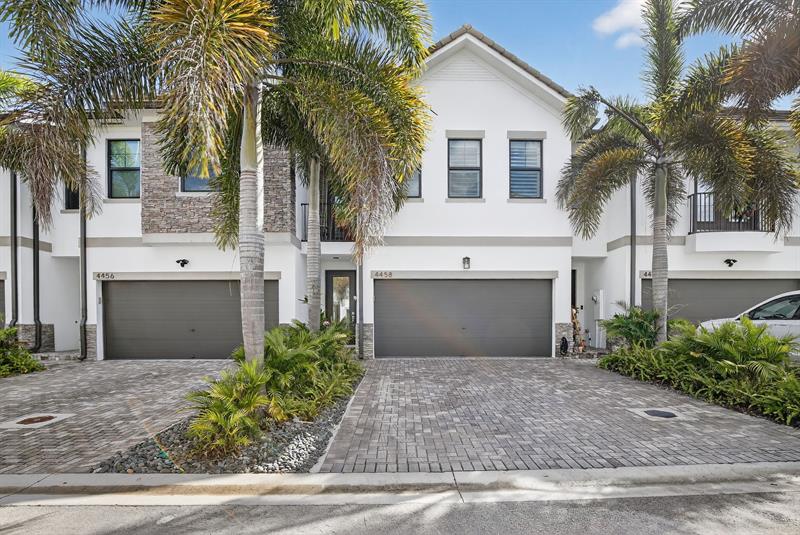 4458 E Aqua Bella Lane Fort Lauderdale FL 33312