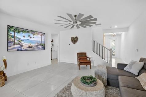 4458 E Aqua Bella Lane Fort Lauderdale FL 33312