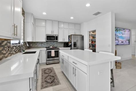 4458 E Aqua Bella Lane Fort Lauderdale FL 33312