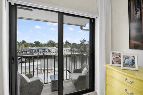4458 E Aqua Bella Lane Fort Lauderdale FL 33312