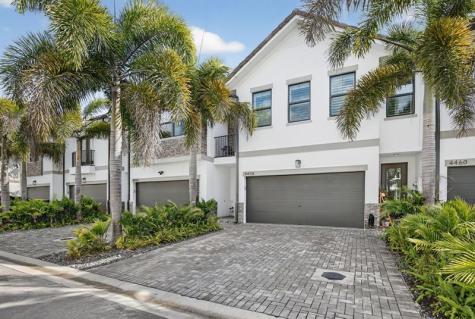 4458 E Aqua Bella Lane Fort Lauderdale FL 33312
