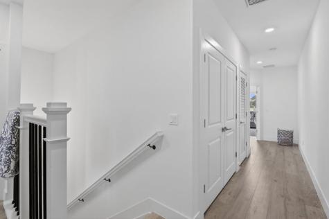 4458 E Aqua Bella Lane Fort Lauderdale FL 33312