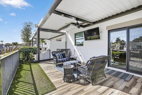 4458 E Aqua Bella Lane Fort Lauderdale FL 33312