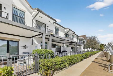 4458 E Aqua Bella Lane Fort Lauderdale FL 33312