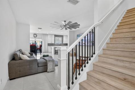4458 E Aqua Bella Lane Fort Lauderdale FL 33312