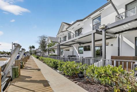 4458 E Aqua Bella Lane Fort Lauderdale FL 33312