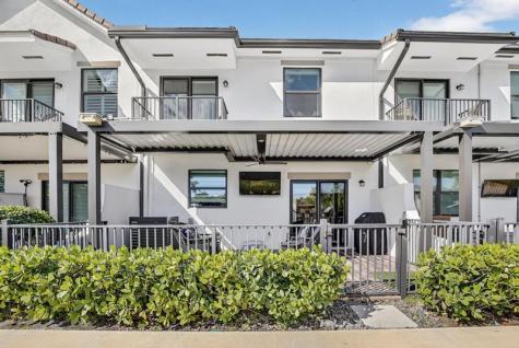 4458 E Aqua Bella Lane Fort Lauderdale FL 33312