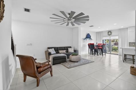 4458 E Aqua Bella Lane Fort Lauderdale FL 33312