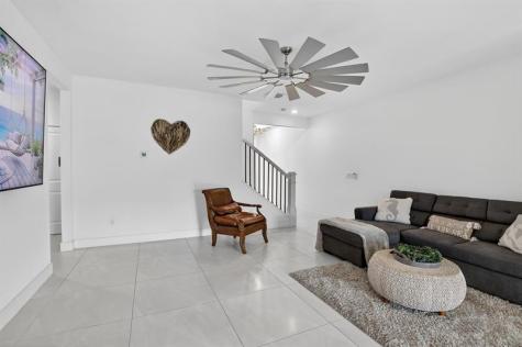 4458 E Aqua Bella Lane Fort Lauderdale FL 33312
