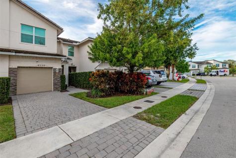 4339 Lago Drive Pompano Beach FL 33064