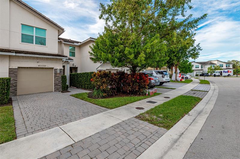 4339 Lago Drive Pompano Beach FL 33064