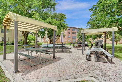 2801 Somerset Drive Lauderdale Lakes FL 33311