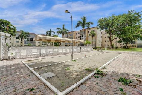 2801 Somerset Drive Lauderdale Lakes FL 33311