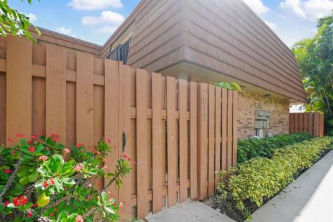 2512 Camelot Court Cooper City FL 33026