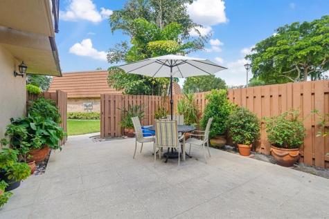 2512 Camelot Court Cooper City FL 33026