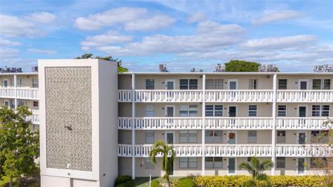 485 Grantham F Deerfield Beach FL 33442