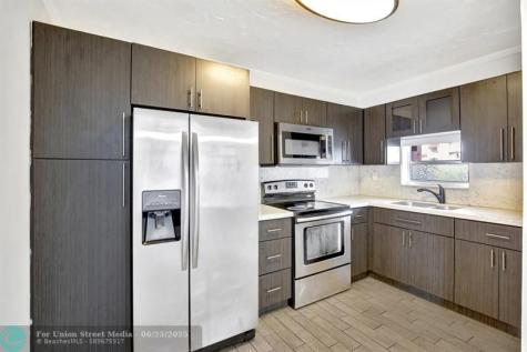 9400 N Hollybrook Lake Drive Pembroke Pines FL 33025