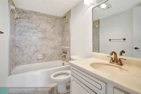 9400 N Hollybrook Lake Drive Pembroke Pines FL 33025