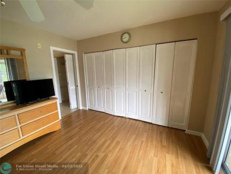 278 Newport R Deerfield Beach FL 33442