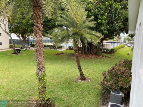 278 Newport R Deerfield Beach FL 33442