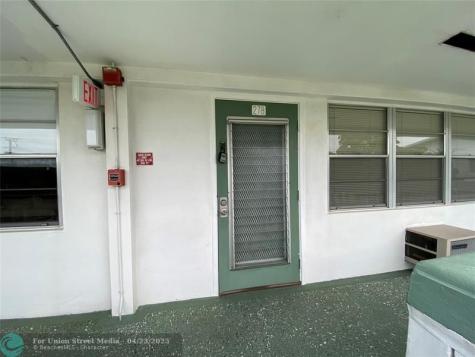 278 Newport R Deerfield Beach FL 33442