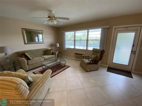 278 Newport R Deerfield Beach FL 33442