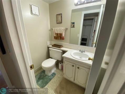 278 Newport R Deerfield Beach FL 33442